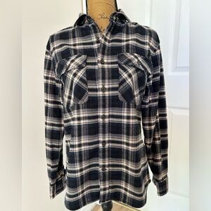 Banana Republic standard fit button down flannel. Great condition
